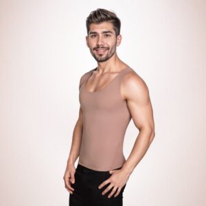 Hombre usando faja tipo chaleco invisible con compresión media en abdomen, pecho y espalda para uso diario